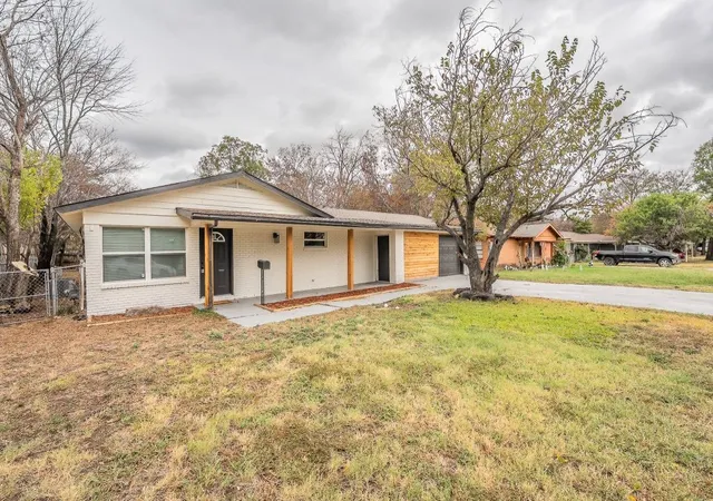 Photo 3 of Single family home for sale at 5012 Roxie St, Haltom City, TX 76117 | MLS# 21378644 | Listing updated on 2026-10-09