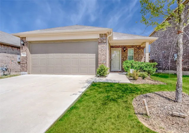 Photo 2 of Single family home for sale at 1136 Aragon Trl, Mesquite, TX 75149 | MLS# 21378654 | Listing updated on 2026-10-02