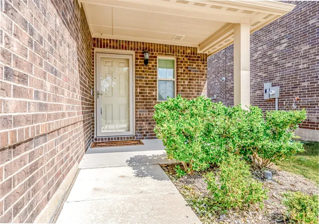 Photo 3 of Single family home for sale at 1136 Aragon Trl, Mesquite, TX 75149 | MLS# 21378654 | Listing updated on 2026-10-02