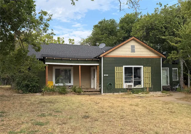 Photo 1 of Single family home for sale at 107 S Connellee Ave, Eastland, TX 76448 | MLS# 21376807 | Listing updated on 2026-09-05