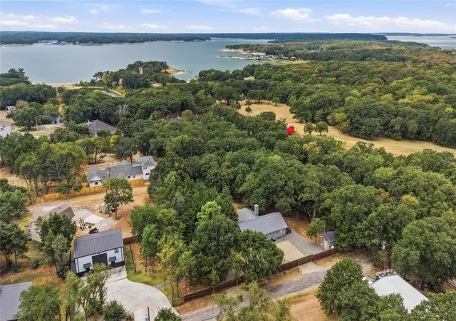 Photo 3 of Single family home for sale at 10 Holland, Pottsboro, TX 75076 | MLS# 21378495 | Listing updated on 2026-09-05