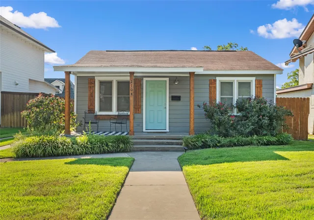 Photo 1 of Single family home for sale at 2104 Columbus Ave, Waco, TX 76701 | MLS# 21378099 | Listing updated on 2026-09-05