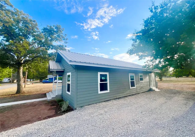 Photo 3 of Single family home for sale at 206 Vine St, Bangs, TX 76823 | MLS# 21378301 | Listing updated on 2026-10-06
