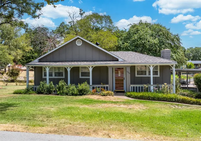 Photo 3 of Single family home for sale at 1210 Aloha Rd, Tool, TX 75143 | MLS# 21378323 | Listing updated on 2026-09-15