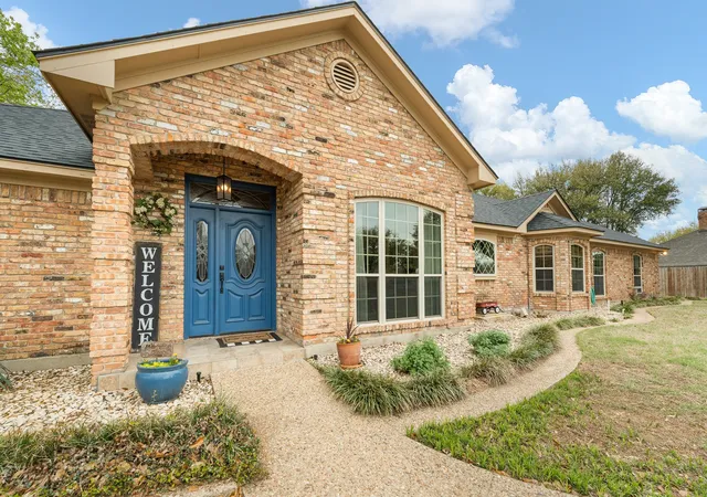 Photo 2 of Single family home for sale at 1004 Canyon Ct, Cleburne, TX 76033 | MLS# 21378750 | Listing updated on 2026-09-30