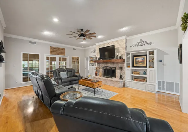 Photo 4 of Single family home for sale at 1004 Canyon Ct, Cleburne, TX 76033 | MLS# 21378750 | Listing updated on 2026-09-30