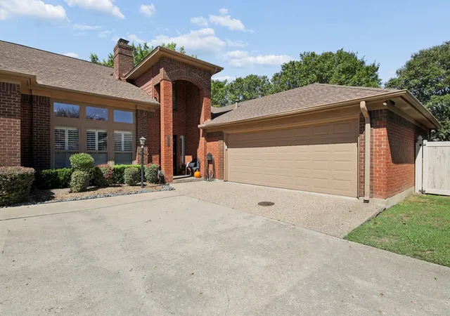 Photo 1 of Townhouse for sale at 6615 Waterwood Cir, Fort Worth, TX 76132 | MLS# 21378576 | Listing updated on 2026-10-08
