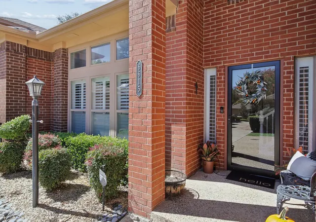 Photo 2 of Townhouse for sale at 6615 Waterwood Cir, Fort Worth, TX 76132 | MLS# 21378576 | Listing updated on 2026-10-08