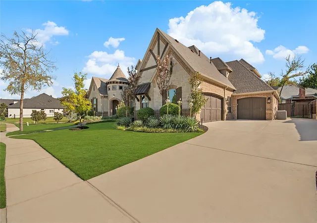 Photo 3 of Single family home for sale at 2624 Lake Shore Dr, Keller, TX 76248 | MLS# 21372093 | Listing updated on 2026-10-07