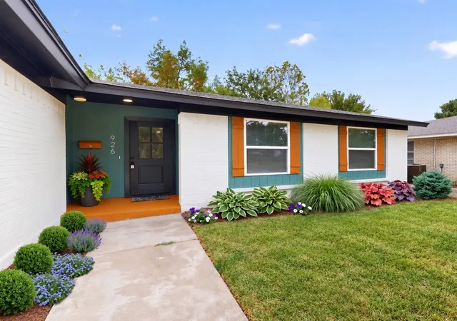 Photo 1 of Single family home for sale at 926 Se 3rd Street, Grand Prairie, TX 75051 | MLS# 21378622 | Listing updated on 2026-09-05