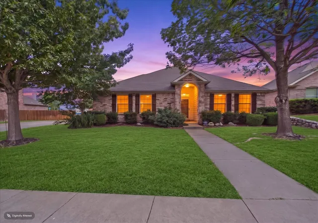 Photo 2 of Single family home for sale at 613 Quail Holw Dr, Midlothian, TX 76065 | MLS# 21376505 | Listing updated on 2026-10-01