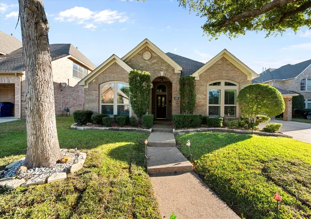 Photo 1 of Single family home for sale at 1002 Muirfield Dr, Mansfield, TX 76063 | MLS# 21374137 | Listing updated on 2026-09-16
