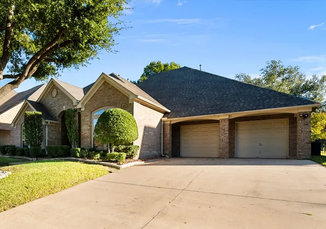 Photo 2 of Single family home for sale at 1002 Muirfield Dr, Mansfield, TX 76063 | MLS# 21374137 | Listing updated on 2026-09-16