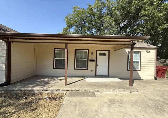 Photo 2 of Single family home for sale at 1802 N Woods St, Sherman, TX 75092 | MLS# 21377996 | Listing updated on 2026-09-25