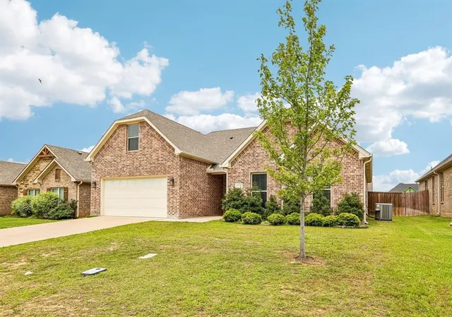 Photo 2 of Single family home for sale at 114 Prairie Meadow Ln, Pottsboro, TX 75076 | MLS# 21374021 | Listing updated on 2026-09-05