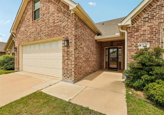 Photo 3 of Single family home for sale at 114 Prairie Meadow Ln, Pottsboro, TX 75076 | MLS# 21374021 | Listing updated on 2026-09-05