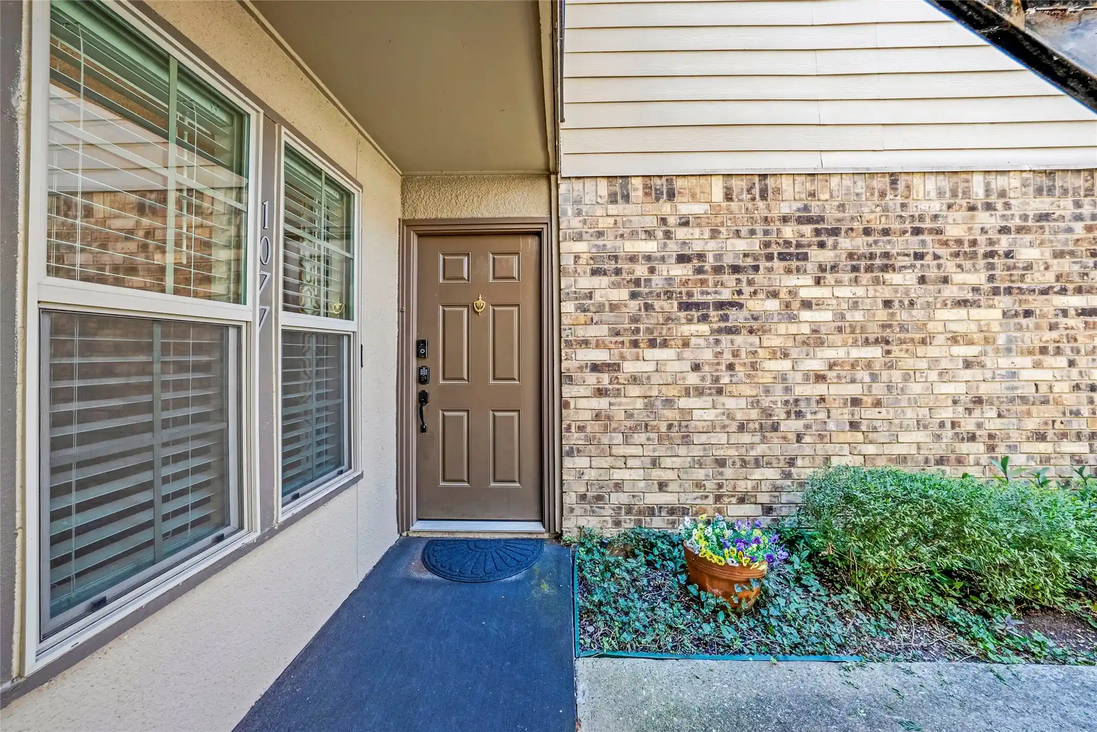 Listing Photo 2 - Condo for sale in 5300 Keller Springs Rd located at 5300 Keller Springs Rd, Dallas, TX 75248 - Unit #1077