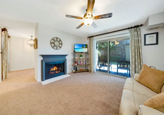 Listing Photo 3 - Condo for sale in building located at 5300 Keller Springs Rd, Dallas, TX 75248 - Unit #1077
