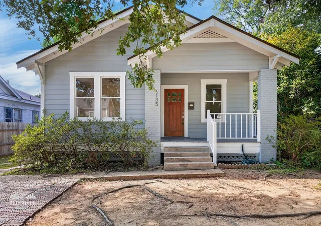 Single family home for sale at 135 Prospect St, Shreveport, LA 71104 | MLS# 21378959
