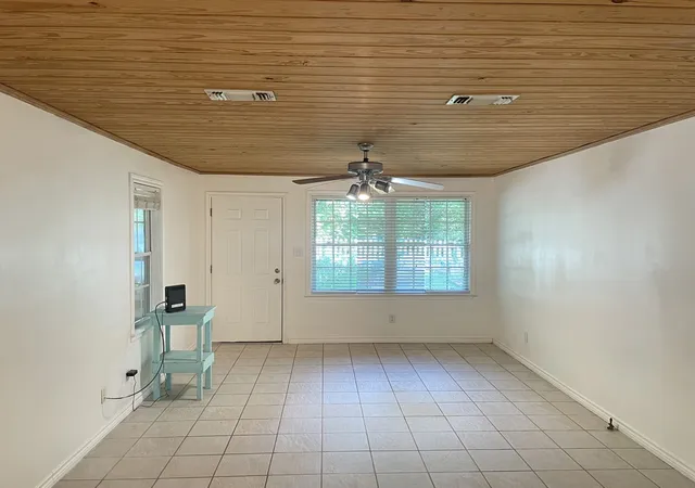 Photo 3 of Single family home for sale at 612 Valle Vista Dr, Athens, TX 75751 | MLS# 21378810 | Listing updated on 2026-09-05