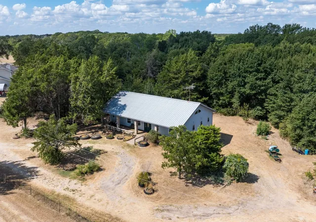 Photo 2 of Single family home for sale at 5562 Cedar Crk Dr, Kemp, TX 75143 | MLS# 21378881 | Listing updated on 2026-09-05