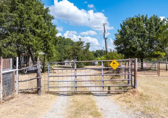 Photo 3 of Single family home for sale at 5562 Cedar Crk Dr, Kemp, TX 75143 | MLS# 21378881 | Listing updated on 2026-09-05