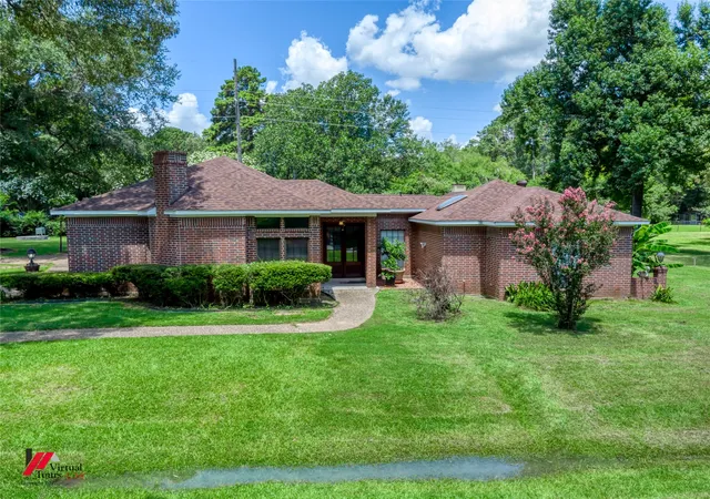Photo 2 of Single family home for sale at 9838 Ballantrae Cir, Shreveport, LA 71106 | MLS# 21378962 | Listing updated on 2026-10-07