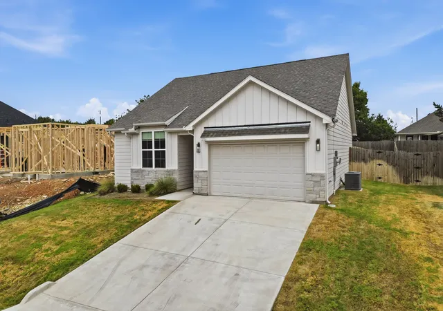 Photo 2 of Single family home for sale at 2306 Pedernales Ct, Granbury, TX 76048 | MLS# 21378368 | Listing updated on 2026-09-05