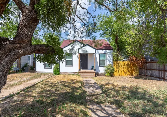 Photo 2 of Single family home for sale at 1942 S 20th Street, Abilene, TX 79602 | MLS# 21373923 | Listing updated on 2026-09-22