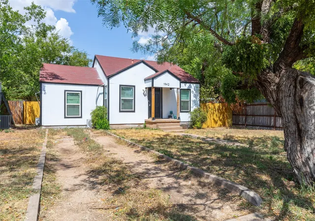 Photo 3 of Single family home for sale at 1942 S 20th Street, Abilene, TX 79602 | MLS# 21373923 | Listing updated on 2026-09-22