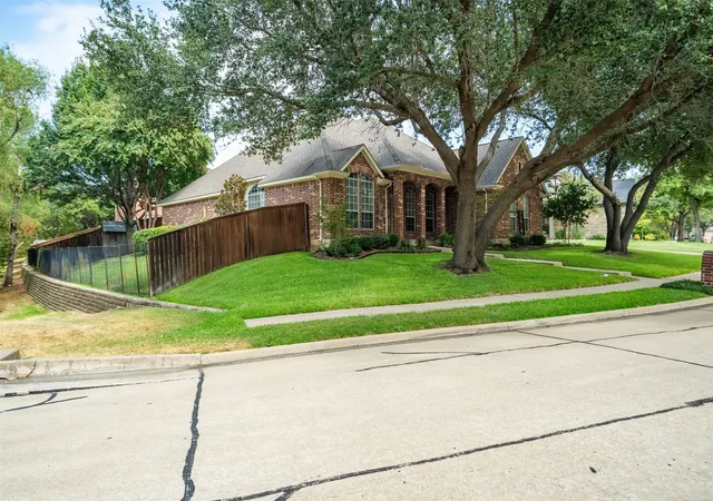 Photo 3 of Single family home for sale at 4405 Ridgecove Dr, Rowlett, TX 75088 | MLS# 21378430 | Listing updated on 2026-10-07