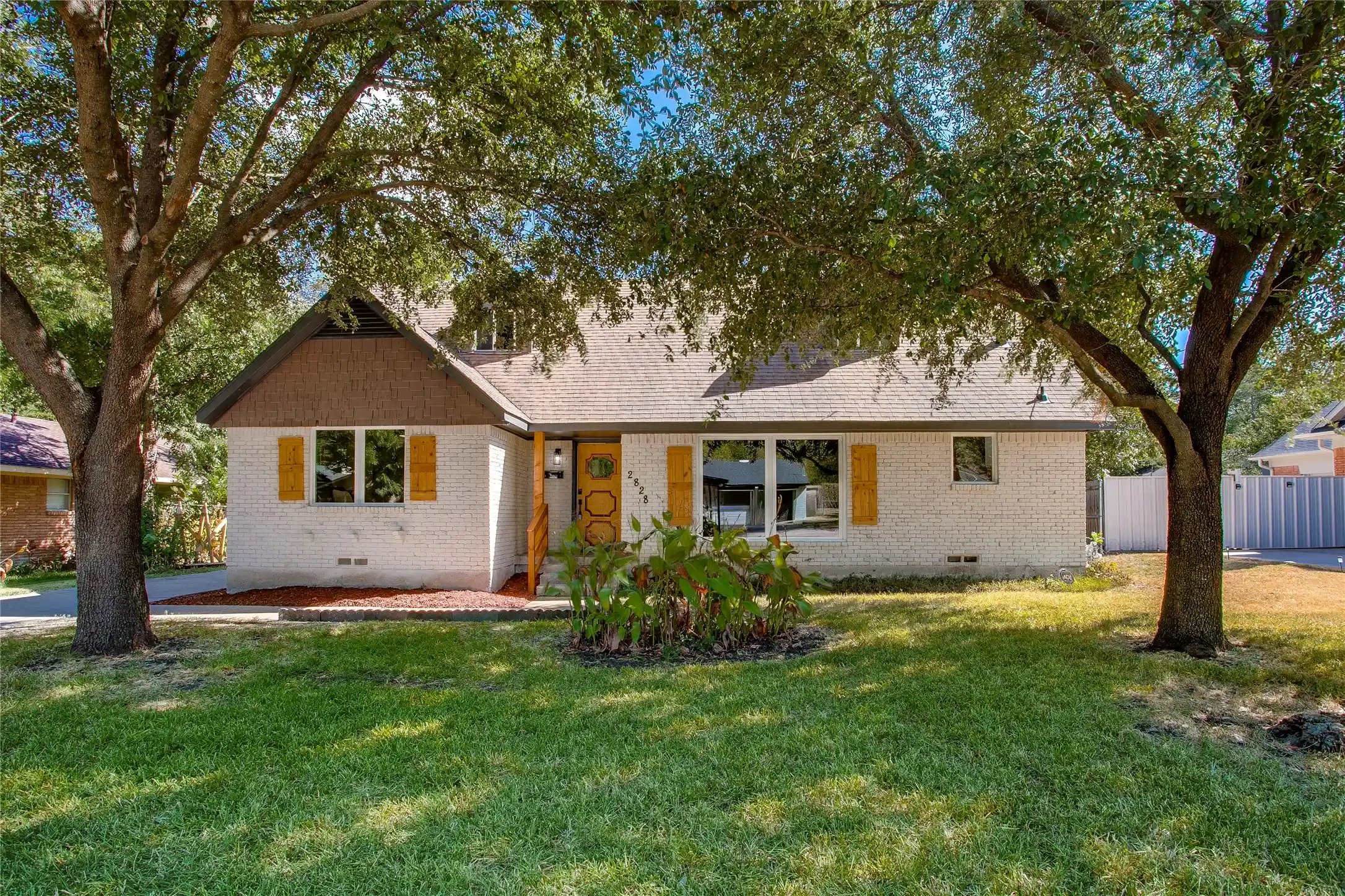 Single family home for sale at 2828 Larkspur Ln, Dallas, TX 75233 | MLS# 21369198