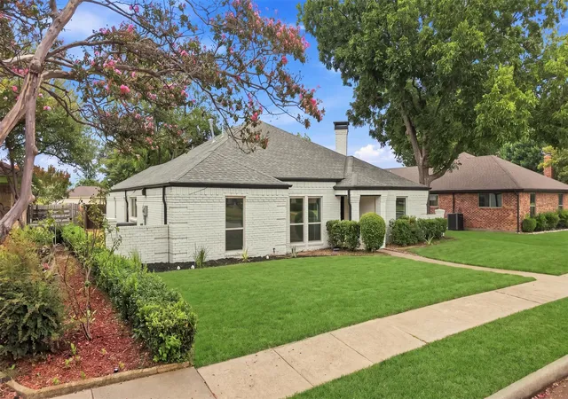 Photo 3 of Single family home for sale at 305 Bellmeade Dr, Garland, TX 75040 | MLS# 21378447 | Listing updated on 2026-10-01