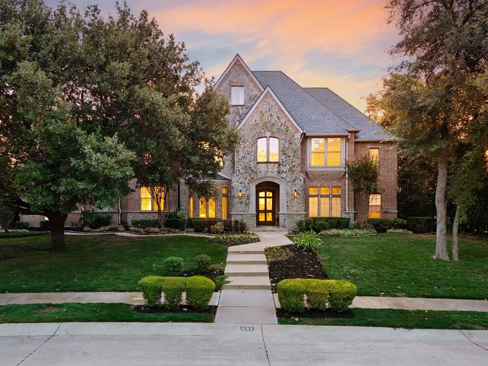 Photo 1 of Mansion for sale at 533 Round Holw Ln, Southlake, TX 76092 | MLS# 21373738 | Listing updated on 2026-10-17