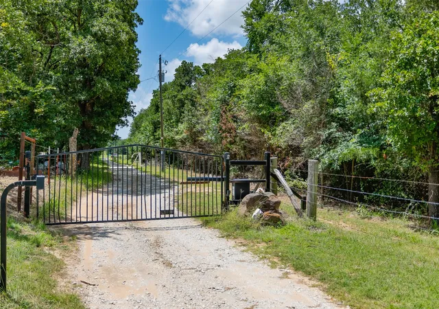 Photo 2 of Land for sale at 578 County Rd 134, Gainesville, TX 76240 | MLS# 21375825 | Listing updated on 2026-09-28