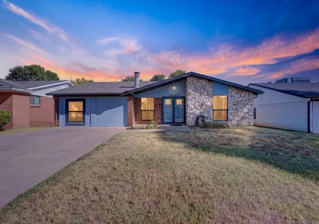 Photo 1 of Single family home for sale at 1007 Wildwood Dr, Arlington, TX 76011 | MLS# 21377349 | Listing updated on 2026-09-05