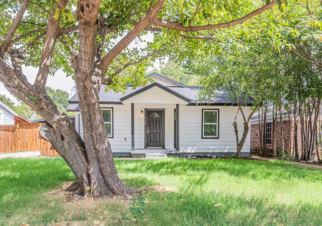 Photo 1 of Single family home for sale at 426 Ne 29th Street, Grand Prairie, TX 75050 | MLS# 21378871 | Listing updated on 2026-09-25
