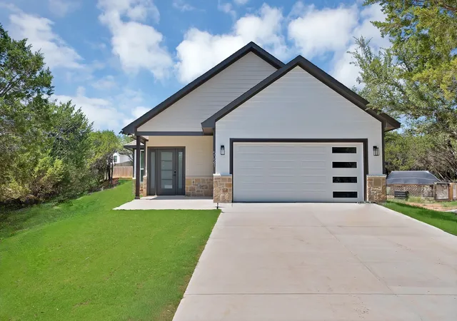 Photo 1 of Single family home for sale at 5021 Enchanted Ct, Granbury, TX 76048 | MLS# 21377926 | Listing updated on 2026-09-05