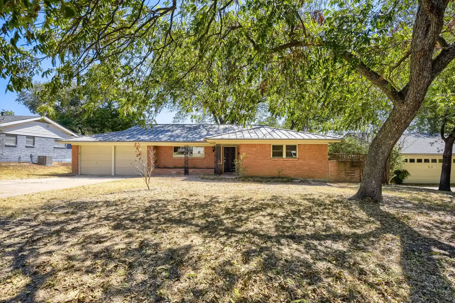 Photo 1 of Single family home for sale at 4105 Springbranch Dr, Benbrook, TX 76116 | MLS# 21376253 | Listing updated on 2026-10-16