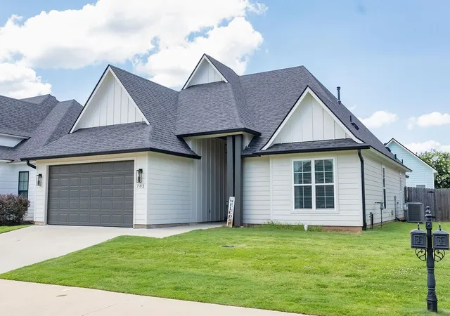 Photo 2 of Single family home for sale at 702 Perfect Pl, Bossier City, LA 71111 | MLS# 21378435 | Listing updated on 2026-10-28