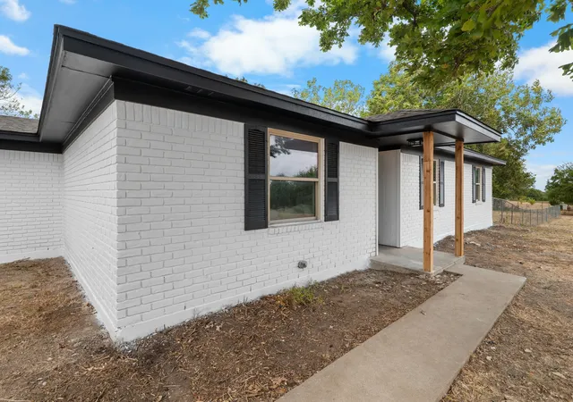 Photo 3 of Sale Pending at 550 Hodge Rd, Eddy, TX 76524 | MLS# 21378403 | Listing updated on 2026-10-06