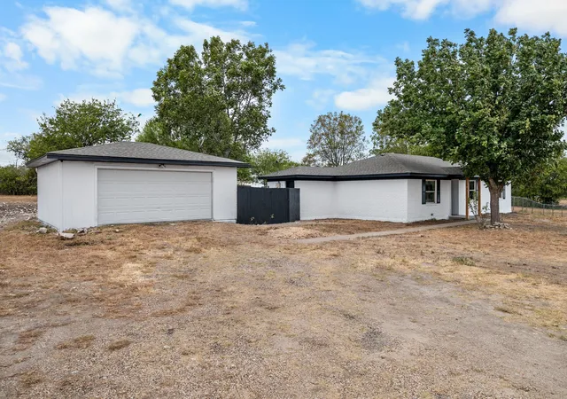 Photo 4 of Sale Pending at 550 Hodge Rd, Eddy, TX 76524 | MLS# 21378403 | Listing updated on 2026-10-06