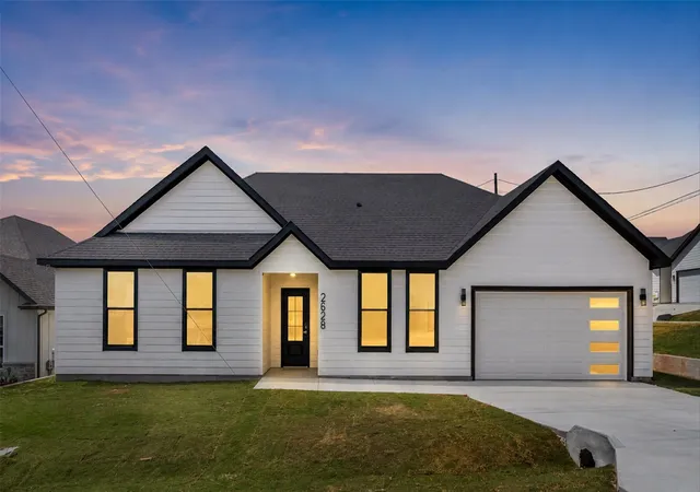Photo 2 of Single family home for sale at 2628 White Rock Dr, Granbury, TX 76048 | MLS# 21379126 | Listing updated on 2026-09-06