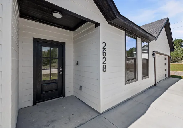 Photo 3 of Single family home for sale at 2628 White Rock Dr, Granbury, TX 76048 | MLS# 21379126 | Listing updated on 2026-09-06