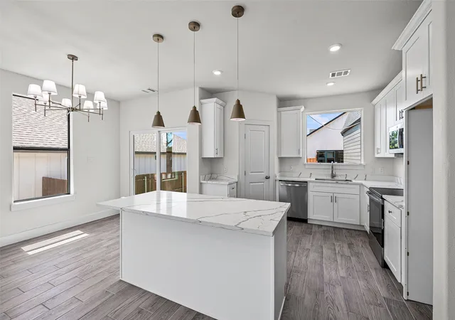 Photo 3 of Single family home for sale at 2628 White Rock Dr, Granbury, TX 76048 | MLS# 21379126 | Listing updated on 2026-09-06