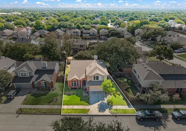 Photo 2 of Single family home for sale at 3300 Stone Brg Dr, Flower Mound, TX 75028 | MLS# 21375484 | Listing updated on 2026-10-08