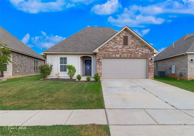 Single family home for sale at 221 Hyperion St, Bossier City, LA 71111 | MLS# 21377373
