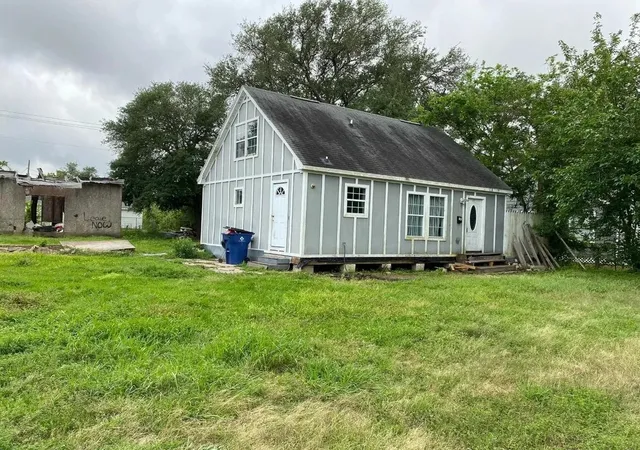 Photo 1 of Single family home for sale at 13 4th Avenue N, Texas City, TX 77590 | MLS# 21379192 | Listing updated on 2026-09-05