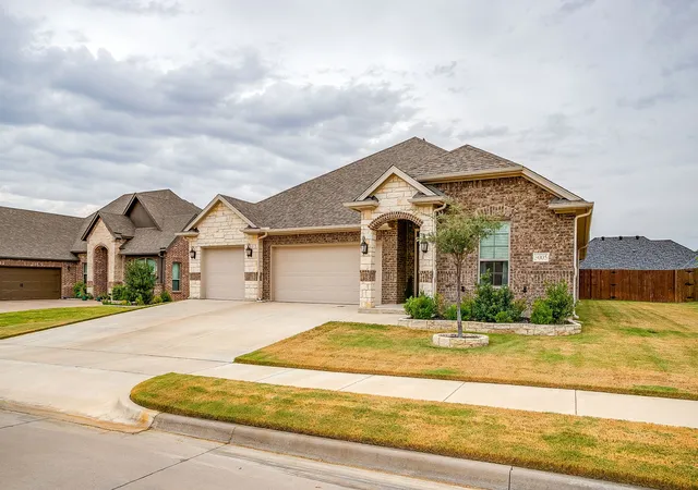 Photo 2 of Single family home for sale at 3005 Nob Hl Dr, Burleson, TX 76028 | MLS# 21378498 | Listing updated on 2026-09-05