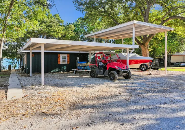 Photo 1 of Single family home for sale at 36 Falls Crk Cir, Gainesville, TX 76240 | MLS# 21379089 | Listing updated on 2026-09-05